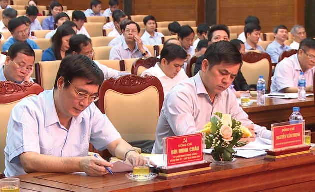 Phó Chủ tịch Liên minh HTX Việt Nam Nguyễn Văn Thịnh (phải) và Bí thư tỉnh ủy Phú Thọ Bùi Minh Châu dự Hội nghị Tổng kết 15 năm thực hiện Nghị quyết Trung ương 5 khóa IX