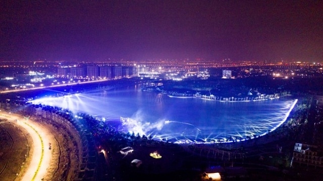 Trình diễn Lighting Show trên mặt hồ Vinhomes Ocean Park ngày 25.5.2019