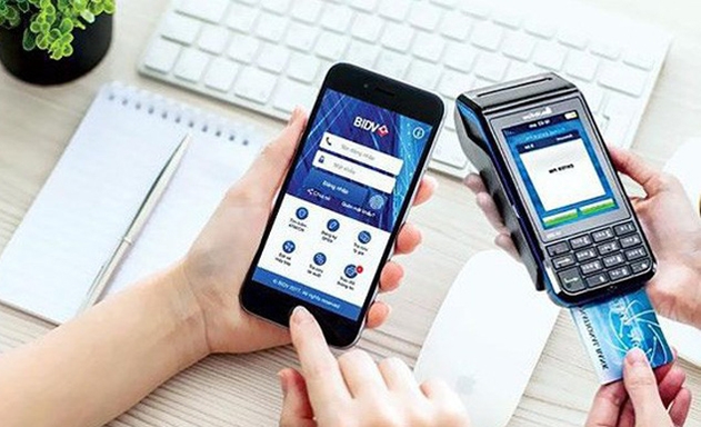 Thanh toán không dùng tiền mặt nhiều tiện lợi nhưng chưa phát triển tương xứng