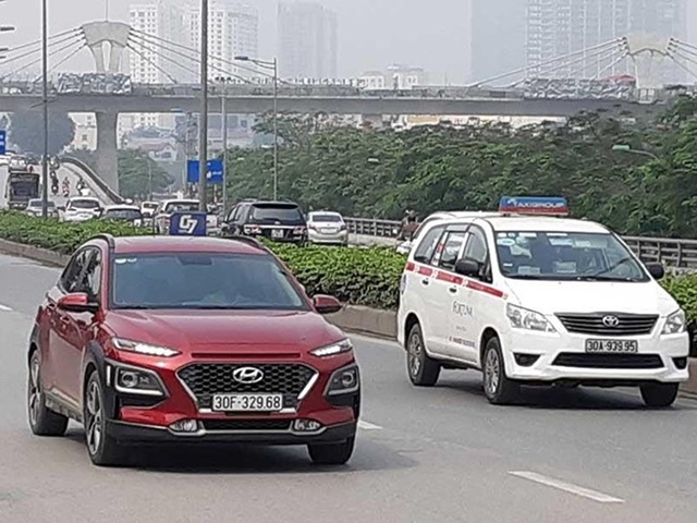 Bộ GTVT quy định gắn hộp đèn cho taxi công nghệ (Ảnh minh họa: Internet)