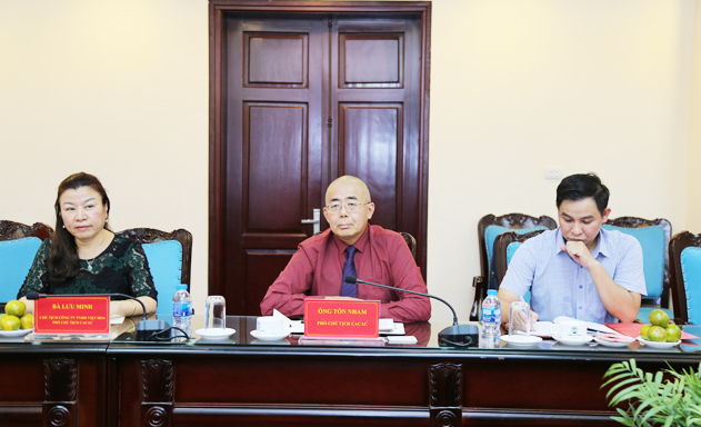 Ông Tôn Nham - Phó Chủ tịch Phòng Thương mại và Nông nghiệp Trung quốc - ASEAN (giữa)