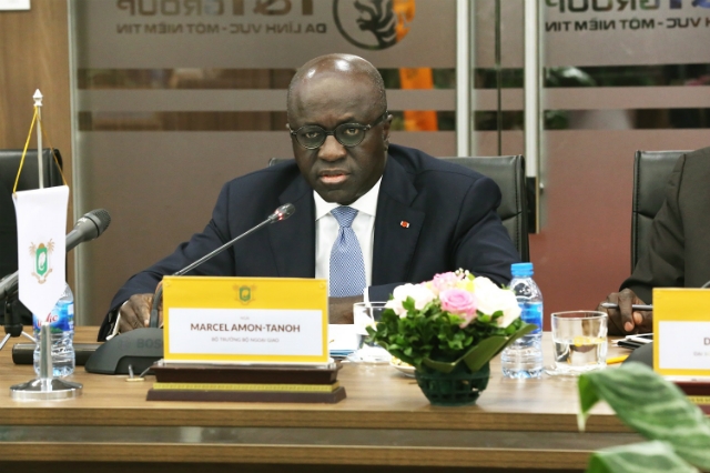 Bộ trưởng Ngoại giao Bờ Biển Ngà Marcel Amon Tanoh phát biểu tại buổi làm việc với Tập đoàn T&T Group