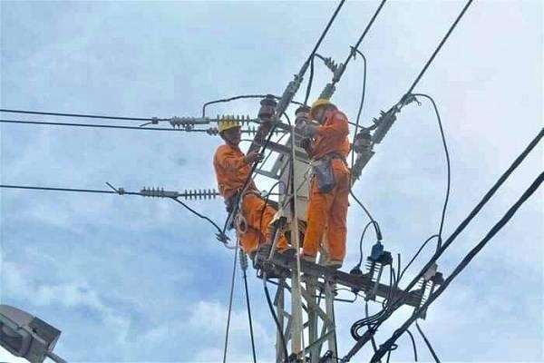 EVN phát điện chạy dầu giá cao 5.000 đồng/kWh (Ảnh: Internet)