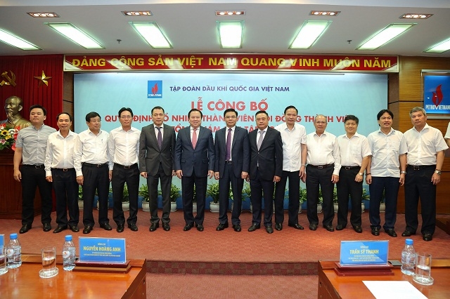 Các đồng chí lãnh đạo chụp ảnh lưu niệm