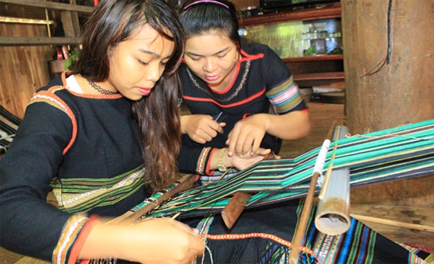 HTX có vai trò quan trọng trong việc phát triển nghề dệt thổ cẩm của địa phương