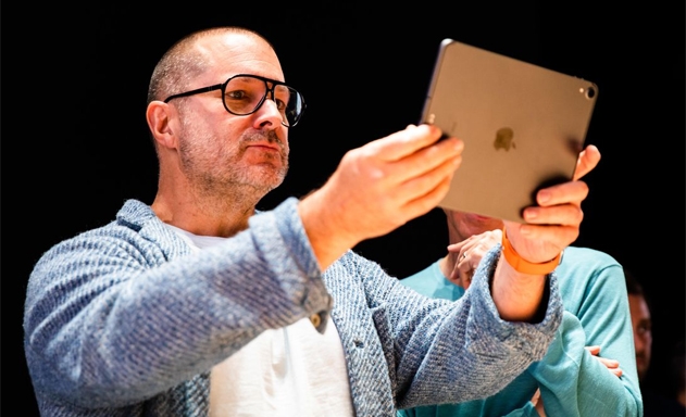 Giám đốc thiết kế thôi việc, vốn hóa Apple mất ngay 9 tỷ USD