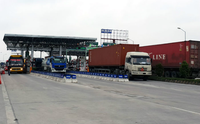 Trung bình mỗi ngày có 42 trường hợp xe đâm barie, vượt trạm thu phí Tiên Cựu, chủ yếu là xe tải trọng lớn