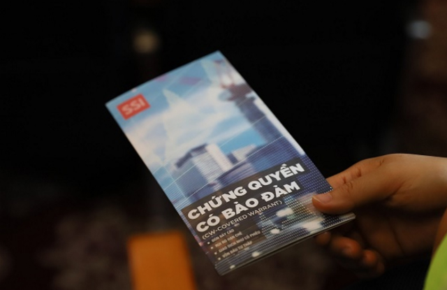 Nhà đầu tư cần tìm hiểu kỹ trước khi giao dịch CW