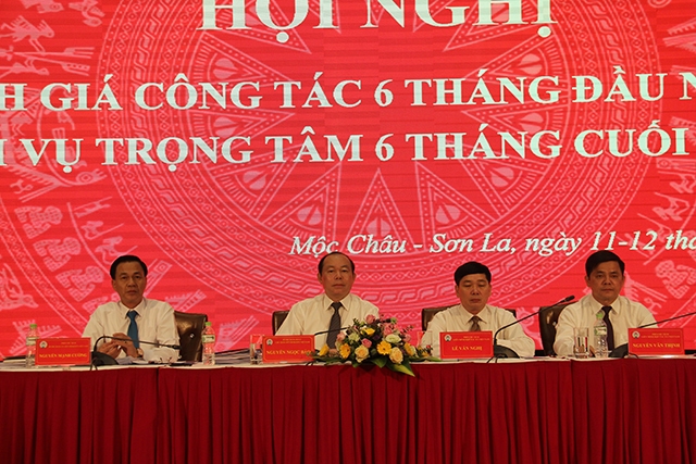 Chủ tịch Liên minh HTX Việt Nam Nguyễn Ngọc Bảo và các Phó Chủ tịch Liên minh HTX Việt Nam đồng chủ trì Hội nghị