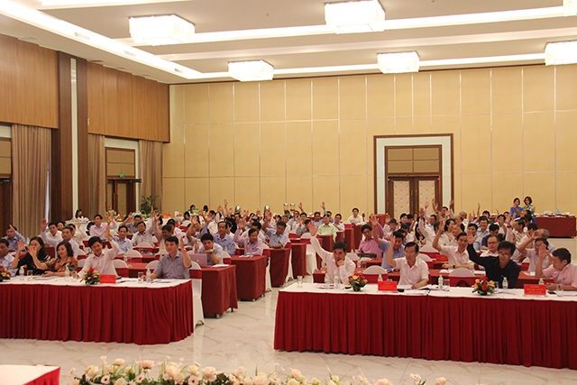 Các đại biểu bầu Ban chấp hành Liên minh HTX Việt Nam khoá V, nhiệm kỳ 2016-2020 đối với 5 thành viên mới.