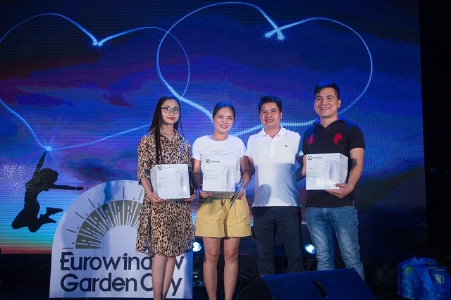 Chương trình bốc thăm may mắn với nhiều giải thưởng giá trị được trao cho khách hàng ngay tại sự kiện