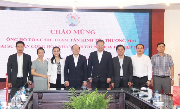 Lãnh đạo hai cơ quan chụp ảnh chung sau buổi làm việc