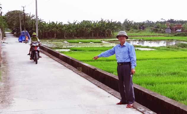 Giám đốc Nguyễn Huy Thục cho biết tuyến đường nội đồng và tuyến mương do HTX xây dựng
