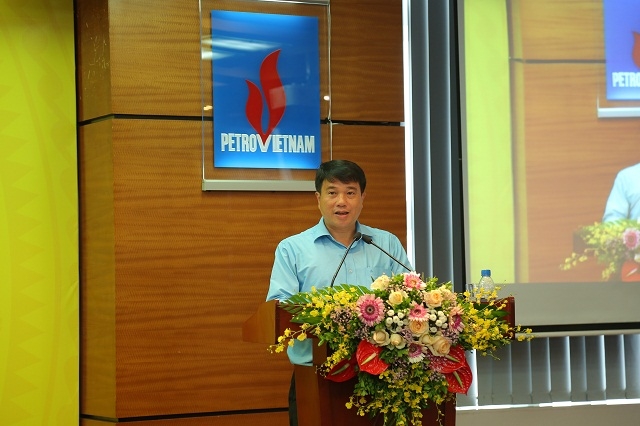 Bí thư Đảng ủy Khối DNTW Y Thanh Hà Niê KĐăm phát biểu