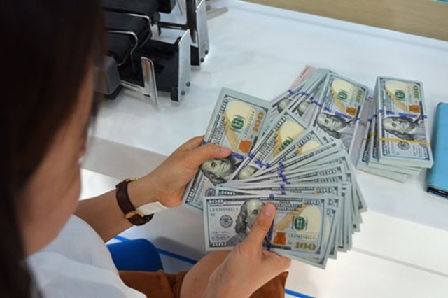 Giá USD trong nước lao dốc (Ảnh Internet)