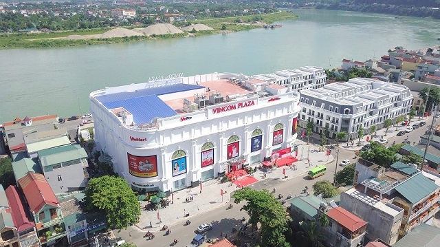 Vincom Plaza Hòa Bình tạo nên một điểm nhấn nổi bật trong kiến trúc đô thị bên dòng Sông Đà