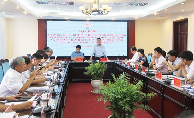 Phó Chủ tịch Liên minh HTX Việt Nam Nguyễn Mạnh Cường chủ trì buổi tọa đàm