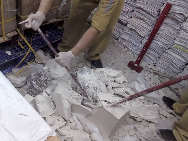 Các khúc sừng ngụy trang trong các khối thạch cao