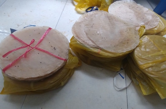 Bánh tráng được phép là thức ăn chăn nuôi theo tập quán (Ảnh: Internet)