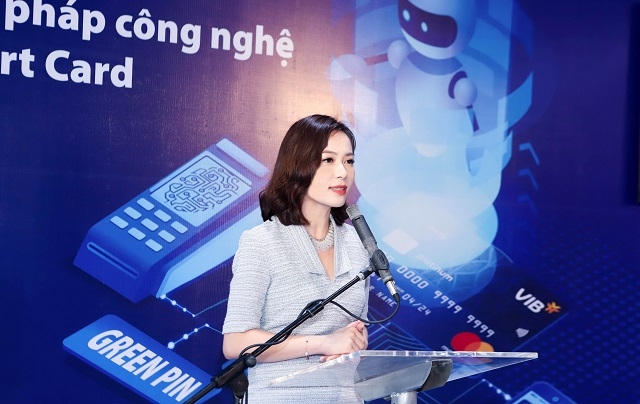 Bà Trần Thu Hương chia sẻ tại sự kiện ra mắt Smart Card