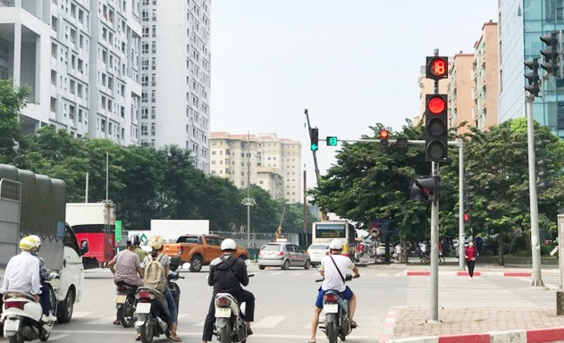 Chặng đua trên đường Nguyễn Cơ Thạch đã được ngăn rào để xây dựng