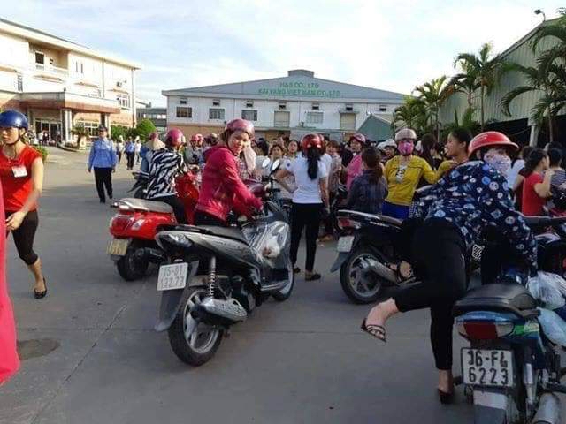 Sáng nay, khi công nhân tới công ty làm việc đã phát hiện lãnh đạo công ty, các chuyên gia đã không còn ở trụ sở như ngày thường