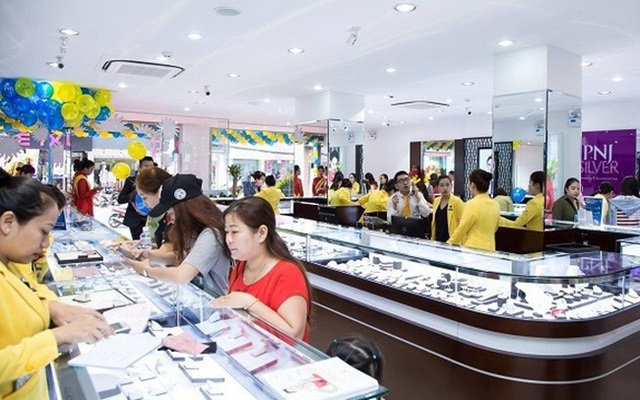 So với phiên giao dịch trước, giá vàng trong nước giảm 200-400 nghìn đồng/lượng (Ảnh Internet)