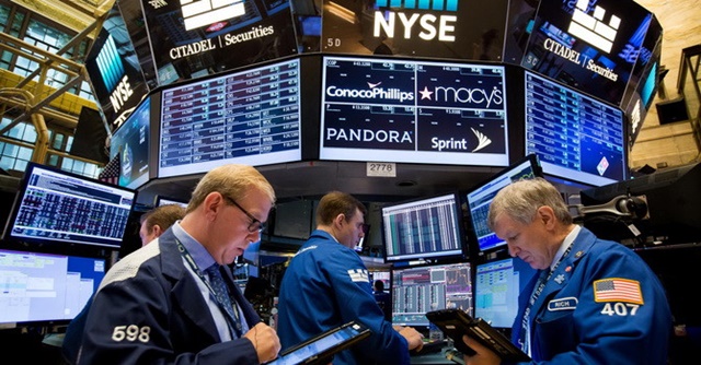Dow Jones sụt gần 400 điểm khi tâm lý bi quan lan rộng (Ảnh Internet)