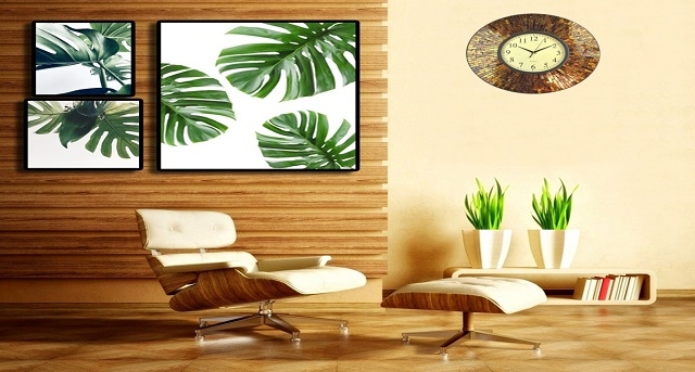 Tranh treo tường và cây xanh được bố trí hợp lý sẽ mang lại không gian tươi mát, mới mẻ cho gia đình bạn