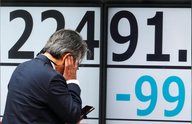 Chứng khoán châu Á bị bán tháo trong phiên 15/8. (Ảnh: Reuters)