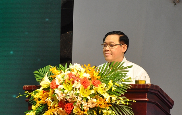 Ủy viên Bộ Chính trị Phó thủ tướng Vương Đình Huệ phát biểu chỉ đạo tại hội nghị.