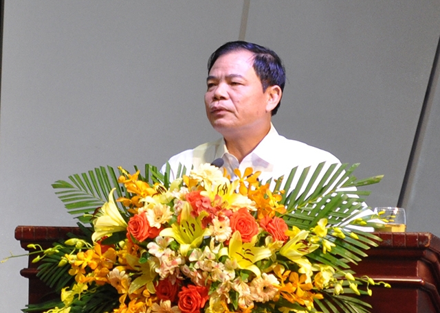 Ủy viên Trung ương Đảng Bộ trưởng Bộ Nông nghiệp và Phát triển Nông thôn Nguyễn Xuân Cường phát biểu tại hội nghị.