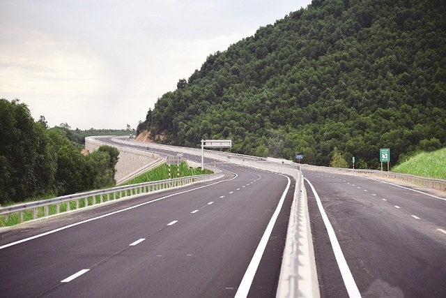 Cao tốc Đà Nẵng – Quảng Ngãi giúp thông thương hàng hóa và rút ngắn thời gian di chuyển của du khách nhanh chóng, thuận lợi hơn