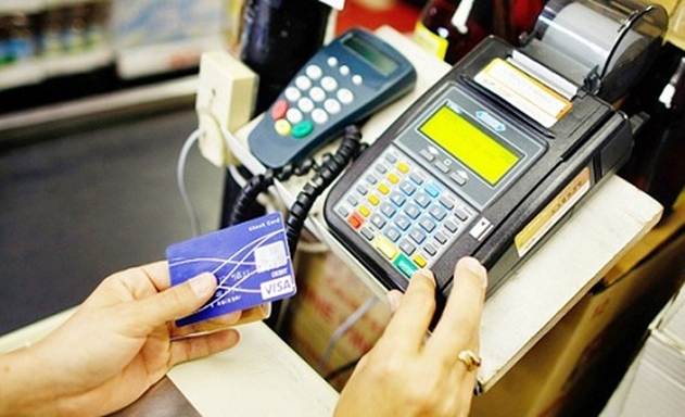 Tiềm ẩn rủi ro từ rút tiền mặt qua máy POS