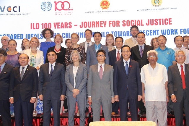 Phó Thủ tướng Vũ Đức Đam và các đại biểu tại Lễ kỷ niệm