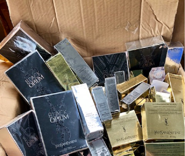 Mẫu sản phẩm hàng giả bị tích thu tại Móng Cái, Quảng Ninh