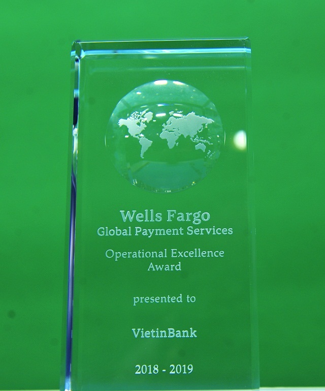 Giải thưởng “Ngân hàng xử lý giao dịch thanh toán quốc tế xuất sắc 2018 - 2019” do Wells Fargo trao tặng