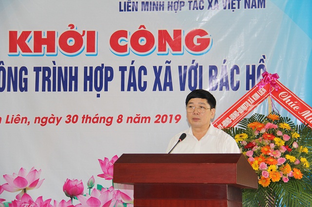 Phó Chủ tịch Lê Văn Nghị phát biểu tại lễ khởi công công trình Hợp tác xã với Bác Hồ