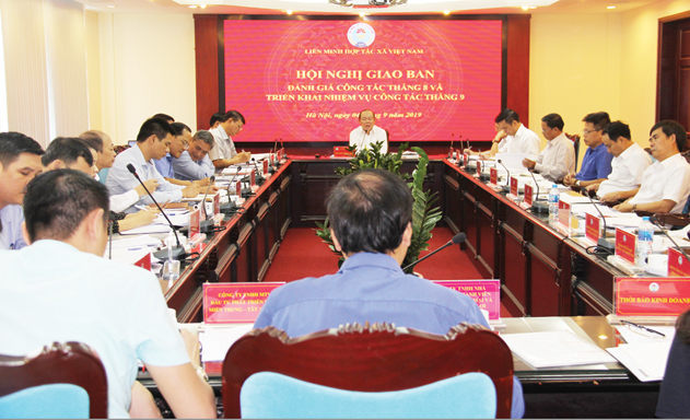 Chủ tịch Liên minh HTX Việt Nam Nguyễn Ngọc Bảo chủ trì Hội nghị