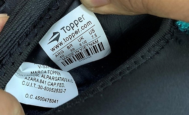 Lô hàng giày Topper xuất đi từ cảng Xiamen (Trung Quốc) nhưng mác lại ghi “Made in Vietnam”