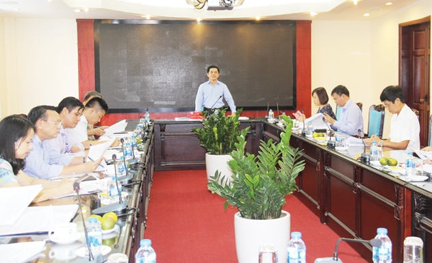 Phó Chủ tịch Lê Văn Thịnh phát biểu tại Hội nghị lấy ý kiến đống góp vào Dự thảo Báo cáo tổng kết 15 năm thực hiện Nghị quyết 13NQ-TW