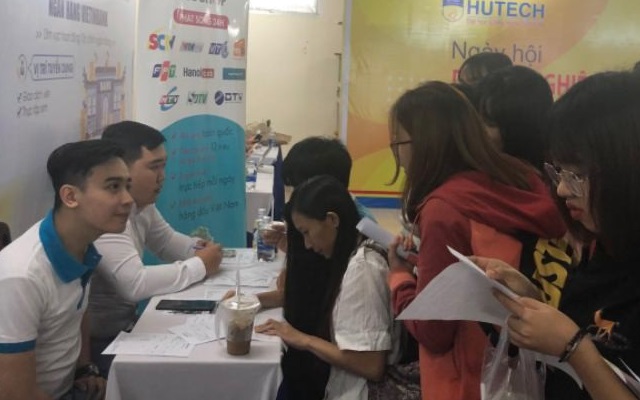 10 ngành nghề dự báo nhu cầu tuyển dụng cao nhất, thuộc top 10 ngành nghề dự báo có nhu cầu chuyển việc nhiều nhất, lần lượt là: Điện/điện tử, kế toán, bán hàng, kỹ sư.(Ảnh Internet)