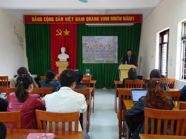 Một lớp tập huấn ứng dụng công nghệ trong sản xuất nông nghiệp do Trung tâm khuyến nông Lâm Đồng tổ chức