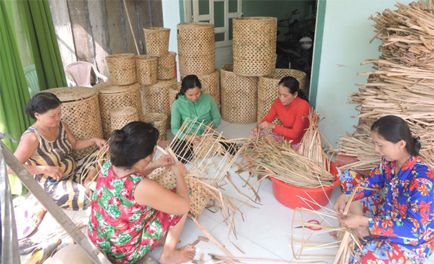 HTX Quốc Noãn đã thu hút được rất nhiều phụ nữ trong ấp tham gia học nghề