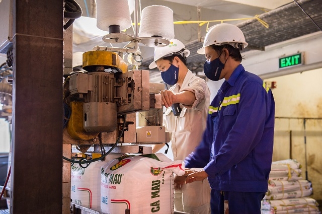 Dây chuyền đóng bao tại Nhà máy Đạm Cà Mau