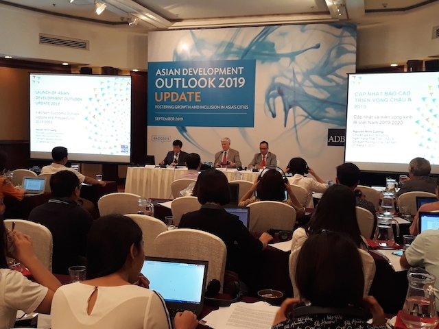 ADB cho rằng kinh tế Việt Nam tăng trưởng vững vàng, dự báo lạm phát bình quân được điều chỉnh xuống 3,0% trong năm 2019.