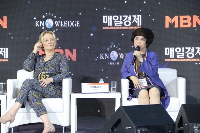 Bà Jo Malone, Nhà sáng lập thương hiệu nước hoa và mỹ phẩm nổi tiếng tham dự buổi lễ