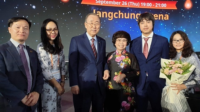 Bà Thái Hương và Tập đoàn TH nhận lời chúc mừng từ cựu Tổng Thư ký Liên Hiệp Quốc Ban Ki Moon tại buổi lễ
