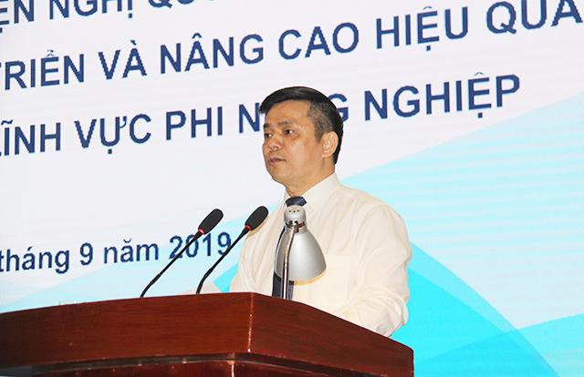 Phó chủ tịch Liên minh HTX Việt Nam Nguyễn Văn Thịnh báo cáo tại hội nghị