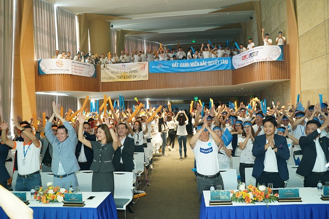 Không khí sôi động tại sự kiện “Thắp lửa nhà vô địch”